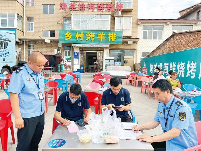 河南省渑池县市场监管局加强食品安全抽检工作 全力守护老百姓的“米袋子、菜篮子、果盘子”