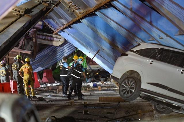 美国纽约州宣布进入紧急状态，暴雨洪水导致上万用户断电