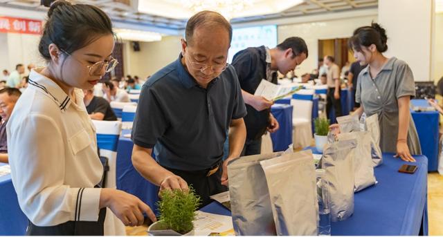 聚焦蛋鸭笼养技术，共话产业发展创新——湖南省首届蛋鸭笼养技术交流暨现场观摩会在衡阳召开