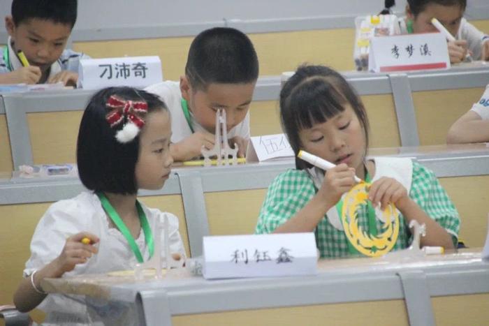 你好，暑假丨少年警校、高校少年营……花样暑期托管点亮“五彩假日”