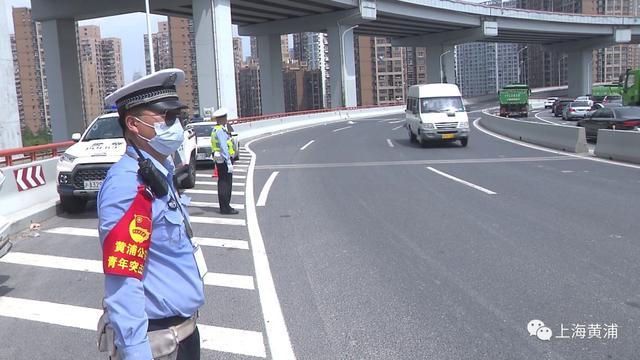 烈日下的坚守丨交警成“骄警”，他们是“离太阳最近的人”