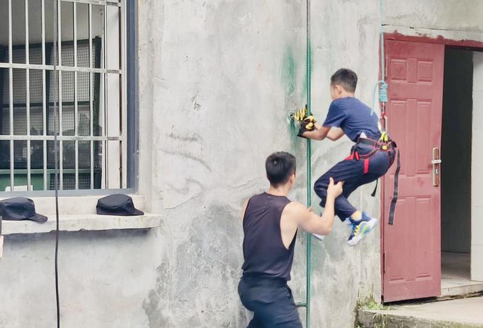 你好，暑假丨少年警校、高校少年营……花样暑期托管点亮“五彩假日”