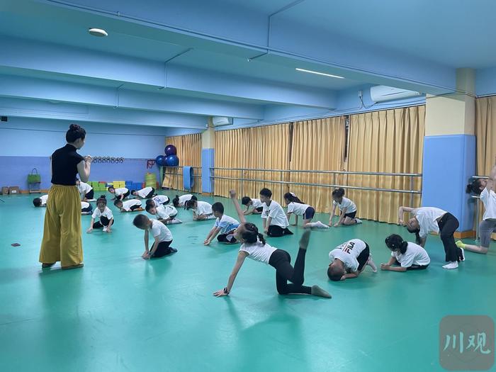 你好，暑假丨少年警校、高校少年营……花样暑期托管点亮“五彩假日”