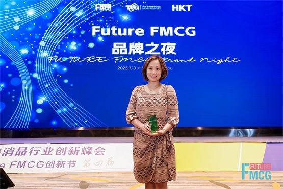 (尼尔森IQ中国区产品战略规划副总裁伍懿华出席颁奖典礼)