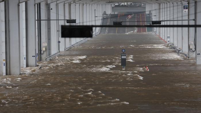 韩国降雨致24人死亡，10人失踪！总统在乌克兰指示总理全力救灾，中国驻韩国大使馆：深切哀悼