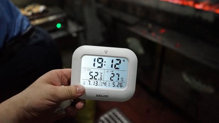 烧烤师傅的夏日：厨房温度52℃，一晚上喝水4升，一季瘦10多斤