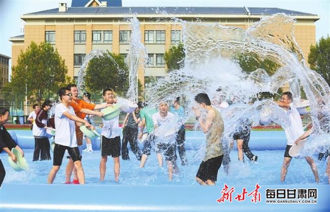【图片新闻】北京师范大学庆阳附属学校举办第四届泼水节