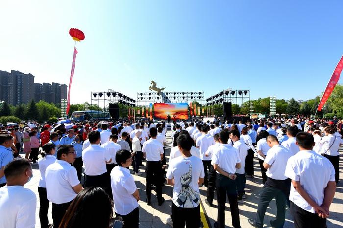 内蒙古凉城县“岱海之夏”暨“黄河几字弯”文化旅游美食节盛大开幕