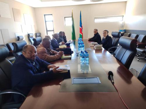 驻纳米比亚大使赵卫平访问纳奥马赫科省
