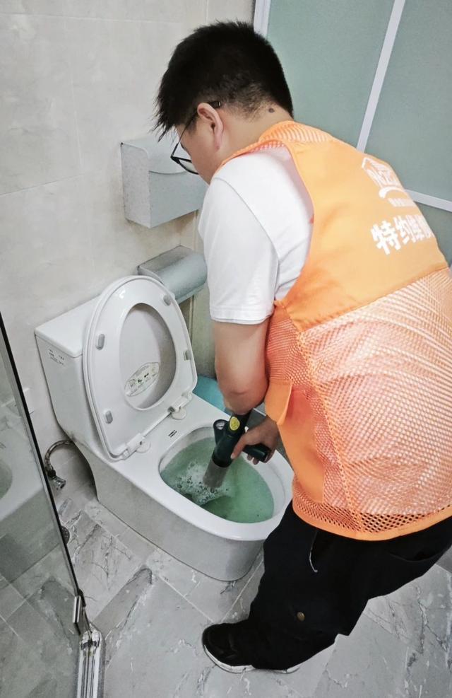 长宁市民拨打962121热线，可享第三方便民物业维修服务