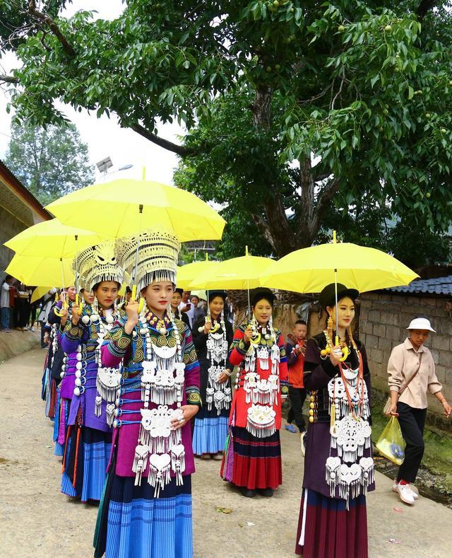 四川凉山昭觉县地莫镇 彝族传统火把节将至