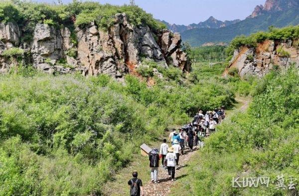 河北秦皇岛：来柳江盆地 学地质知识