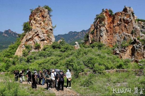 河北秦皇岛：来柳江盆地 学地质知识