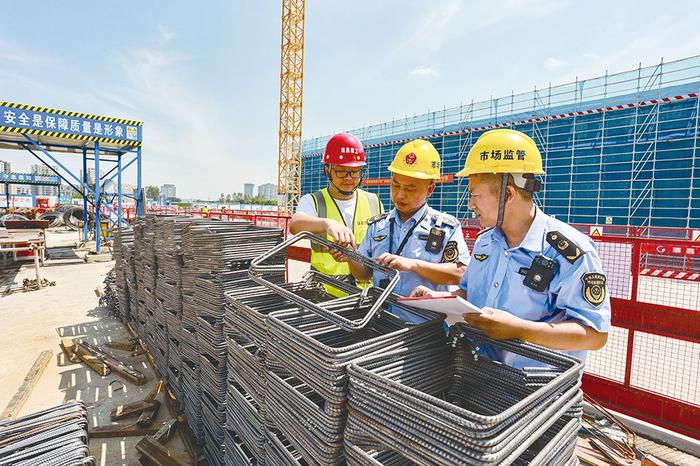 炙热的考验 坚定的守护——高温中坚守工作岗位的市场监管人