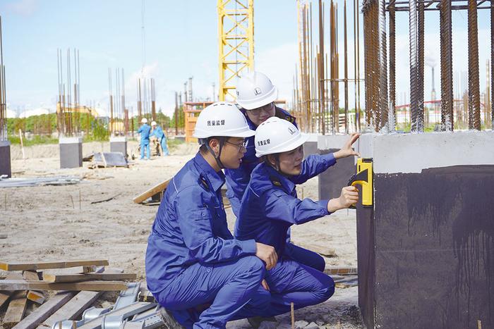 炙热的考验 坚定的守护——高温中坚守工作岗位的市场监管人