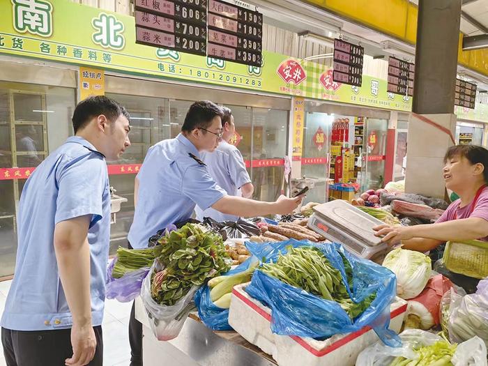 炙热的考验 坚定的守护——高温中坚守工作岗位的市场监管人