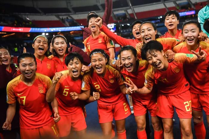 Prada官宣中国女足：明星塌房后，运动员成为代言界的香饽饽？