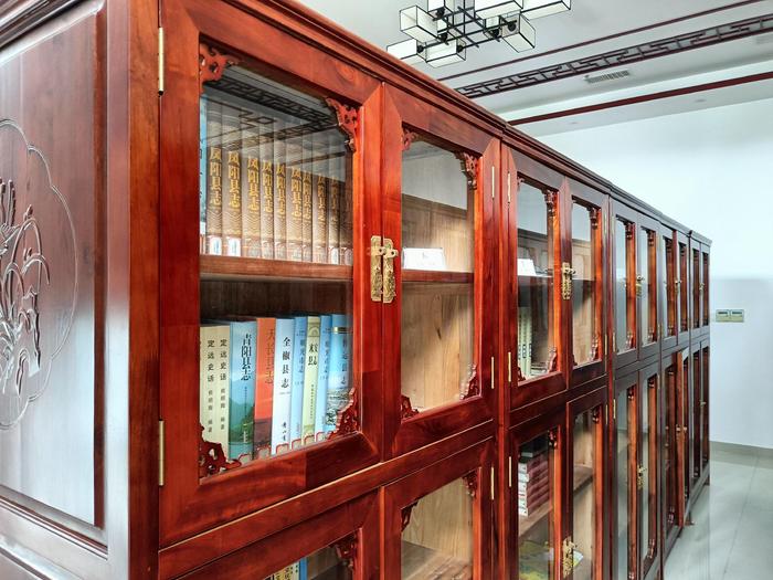 ​凤阳县刘府镇张氏家族向县图书馆捐赠《张氏族谱》