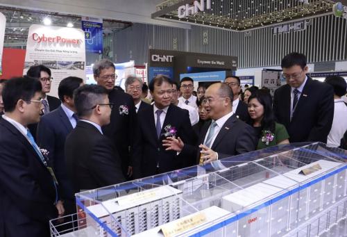 驻胡志明市总领事魏华祥出席2023越南第十六届国际绿色能源及电力工业展览会