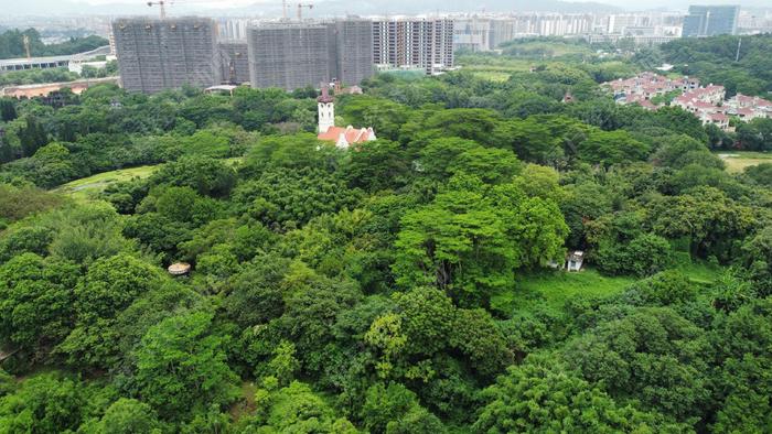 广州市区荒废十余年的主题乐园变宅地，周边房价最高已达10万/平