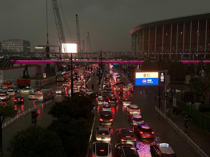 中伏首日强降雨突袭上海多区，第5号台风生成，积水情况如何，雨水何时结束？