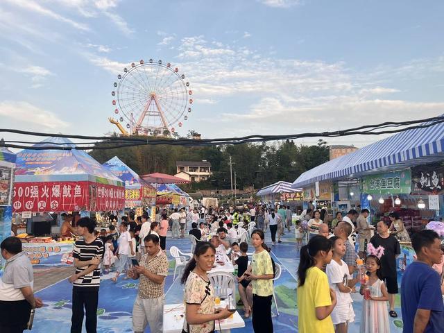 有吃又有耍 四川资阳乐至县小龙虾音乐啤酒节启幕