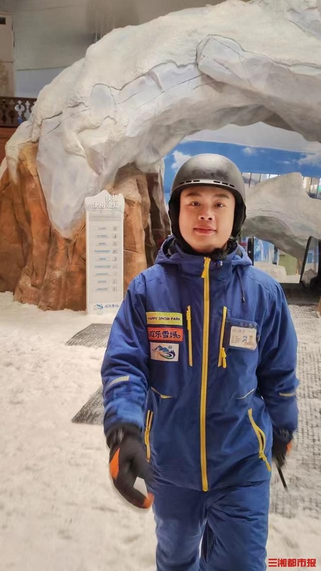 致敬｜室外40°C，他在-5℃的滑雪场当安全员