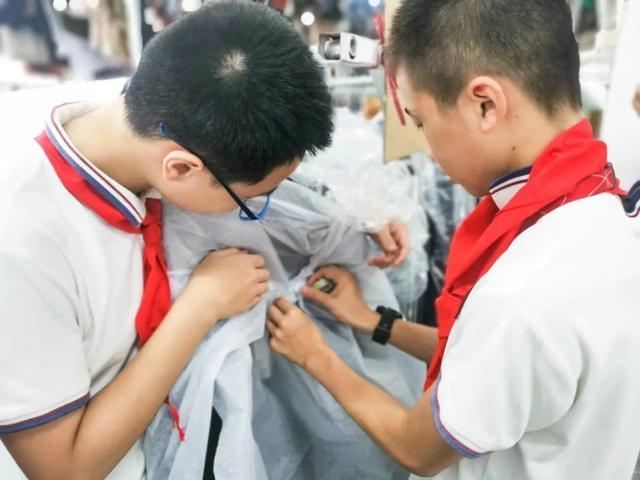 服装生产、食品加工、图书管理……松江这所学校推出职业体验项目