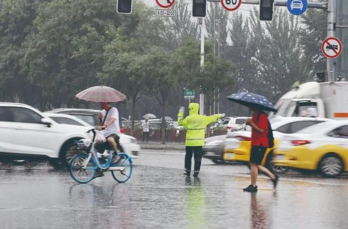 雷雨交加，水深及腰，他们为什么不回家？