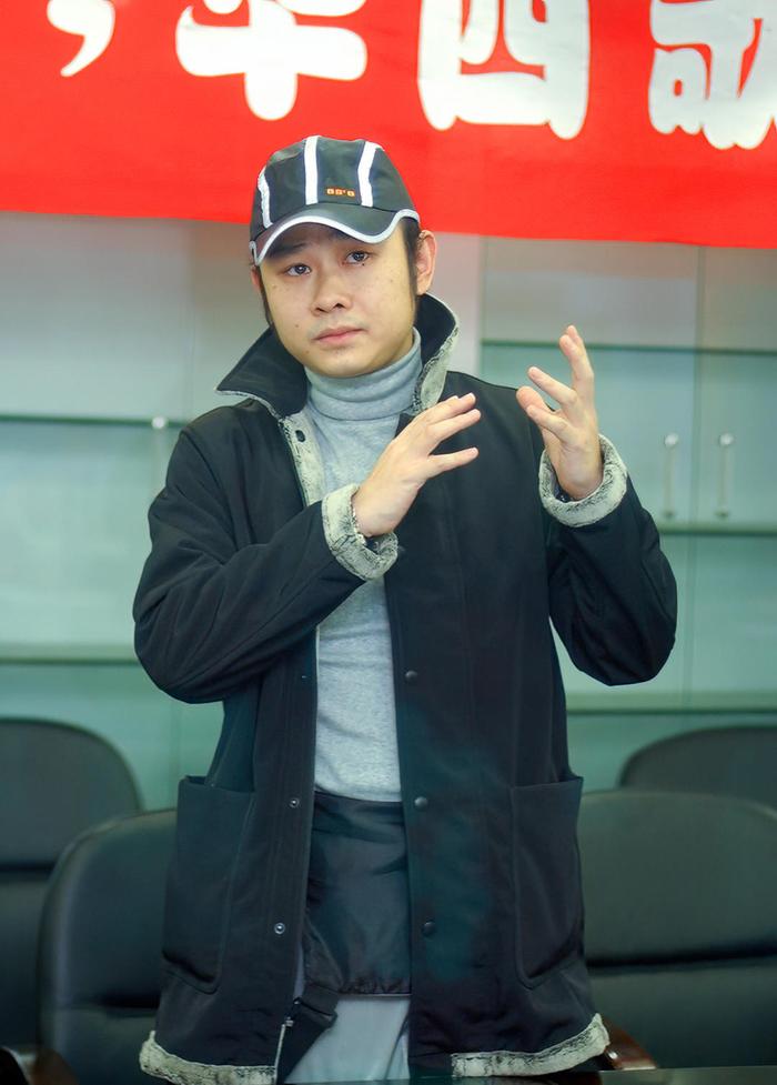 2004年,刀郎在成都,图据视觉中国