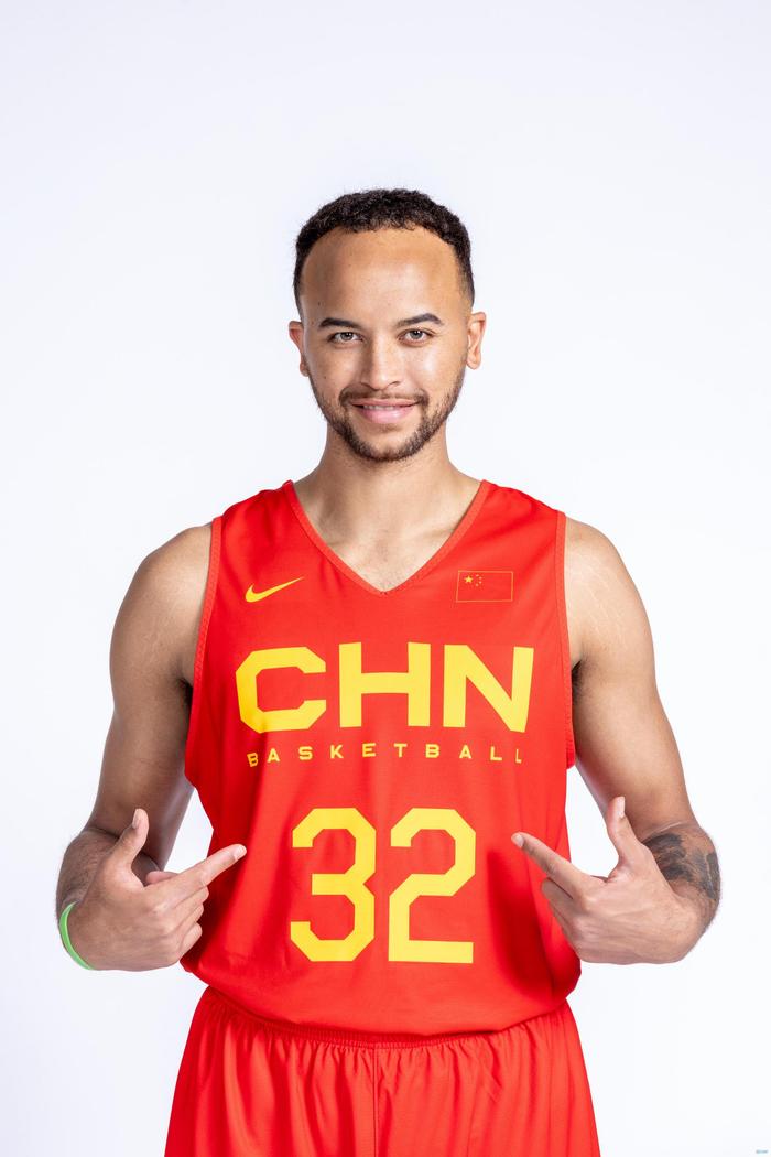 也想归化？35岁的前NBA球员私信中国记者：我怎样才能联系上姚明？