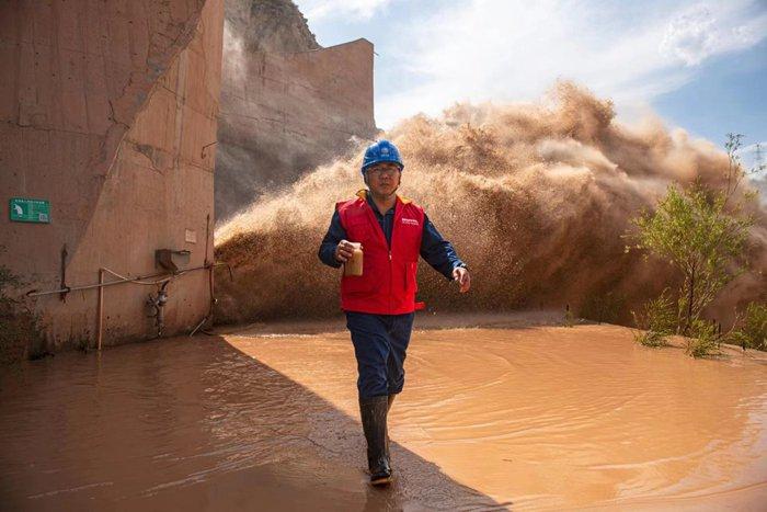 受强降雨影响，刘家峡水电厂今年首次异重流排沙