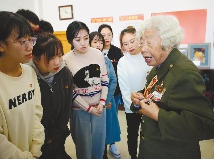 辽东学院学子万里寻访志愿军老战士 289次青春对话青春