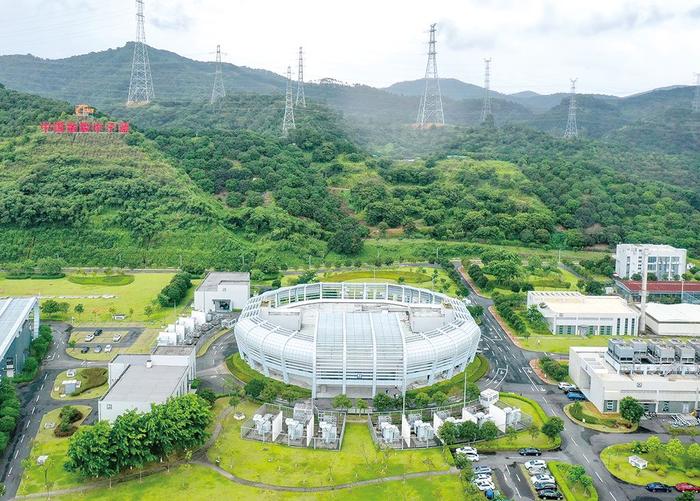 广东省东莞市松山湖科学城的中国散裂中子源将大力推动粤港澳大湾区科技创新发展