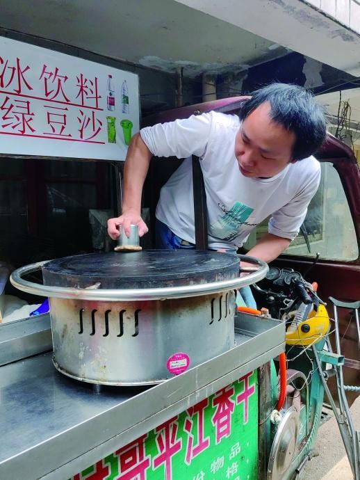 吴探青获天天正能量特别奖 想为父母换一扇抵御风雨的大门