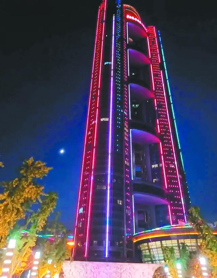 夜幕下的龙希国际大酒店