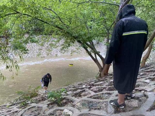 北京持续暴雨红色预警 市水务局：远离河道 此时钓鱼有风险