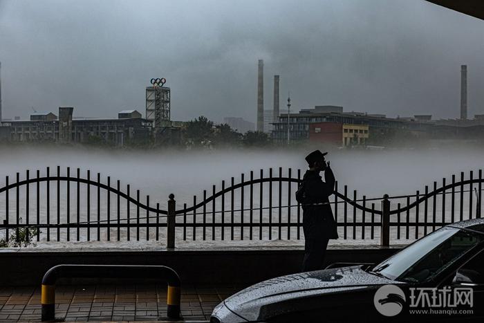 实拍北京首钢大桥下永定河水位上涨，冬奥公园部分区域被水淹没