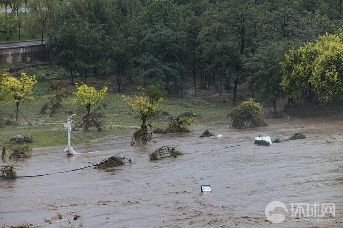 实拍北京首钢大桥下永定河水位上涨，冬奥公园部分区域被水淹没