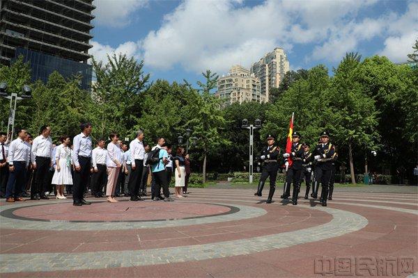 东航空勤部门组织致敬“八一”暨党委中心组联学活动