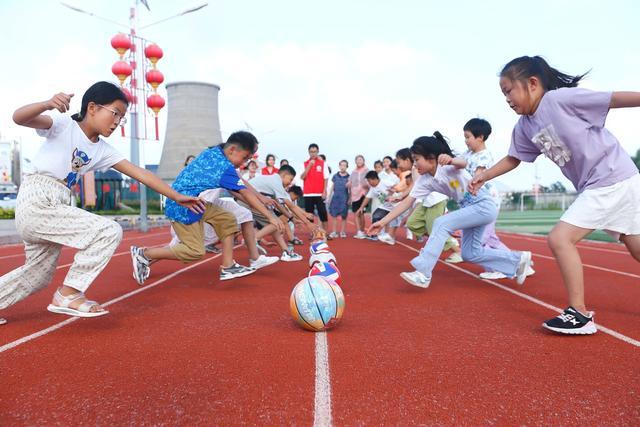 图组丨即墨：大学生公益课堂，乡村娃欢度暑假