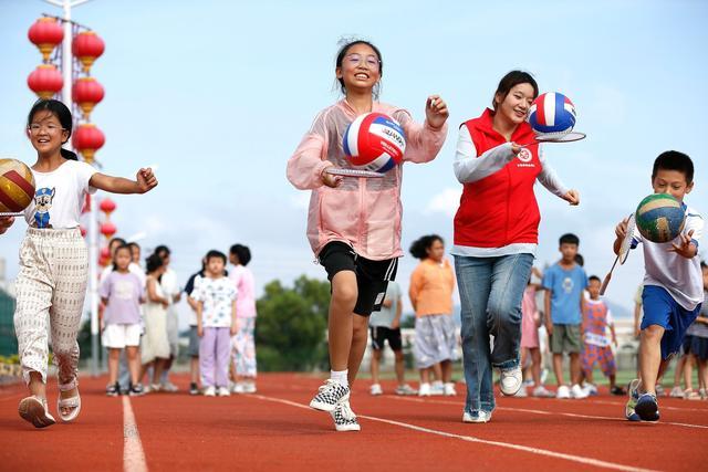 图组丨即墨：大学生公益课堂，乡村娃欢度暑假