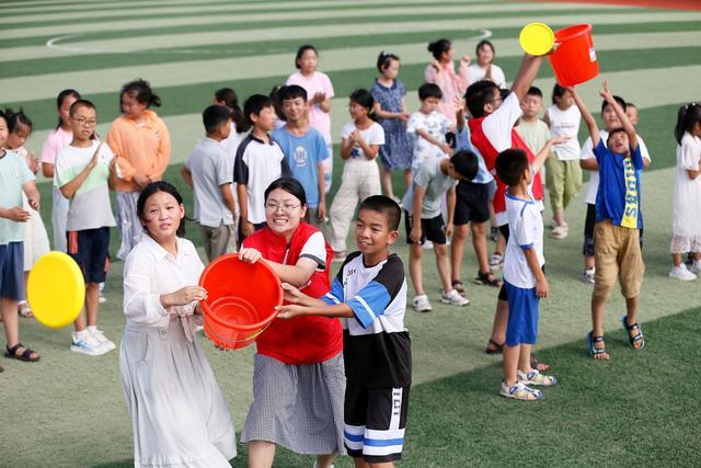 图组丨即墨：大学生公益课堂，乡村娃欢度暑假