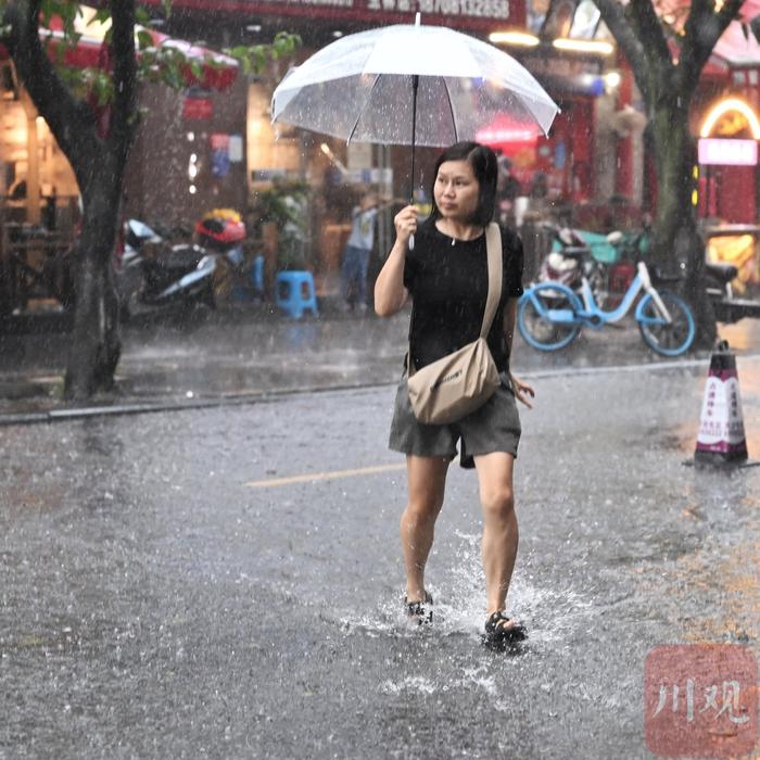 图集｜成都市区突降暴雨，你被淋到了吗？