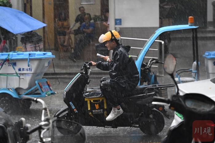 图集｜成都市区突降暴雨，你被淋到了吗？