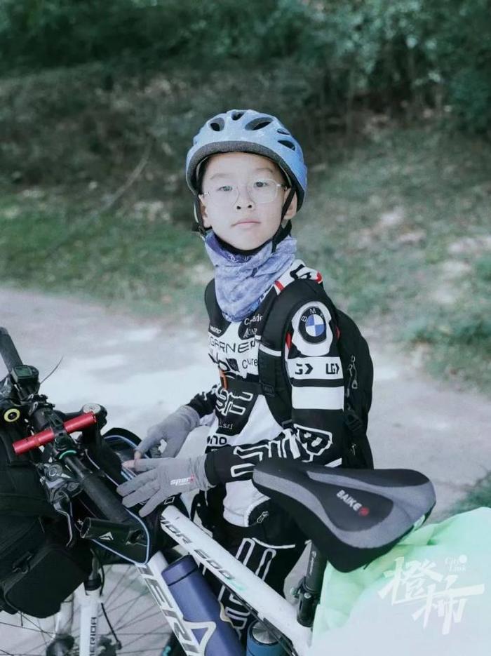 11岁男孩和妈妈骑行川藏线 母子俩已骑1个多月1400多公里