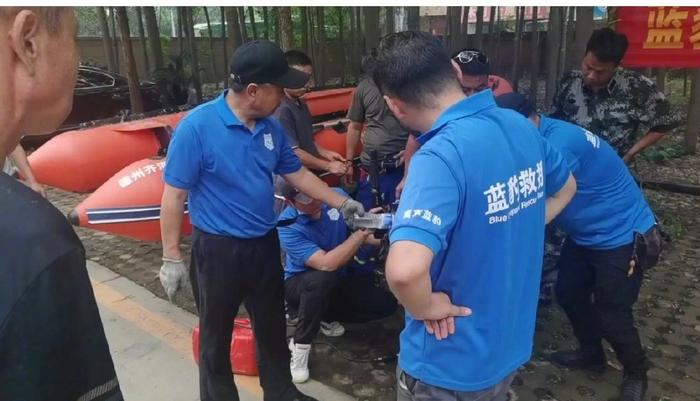南京蓝豹抵达河北涿州展开救援