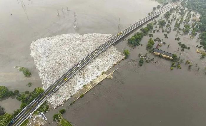 京津冀罕见强降雨，多个蓄滞洪区启用，防汛关键期要注意什么？