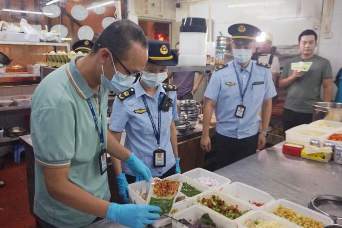 网红宵夜店食品安全情况如何？“查餐厅”带你一探究竟→