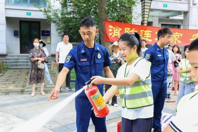 宝山这里的“沉浸式”消防演练，为未成年人筑牢安全“防护墙”